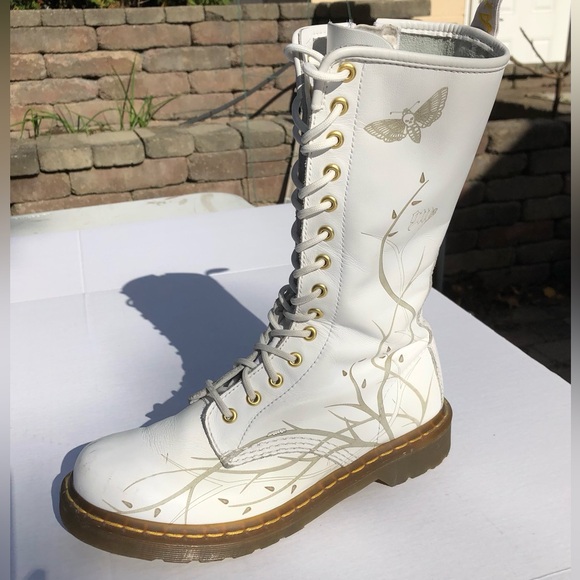 RARE Vintage Dr. Martens 14 eye tall white leather boots women’s size 9 - Picture 4 of 10